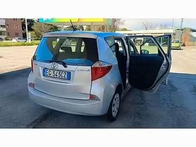 Usata Toyota Verso 2011 Blu Monovolume