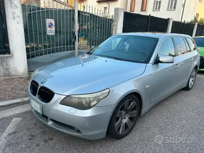 Usata BMW 530 231 CV (169 kW) 2006 Grigio Station wagon