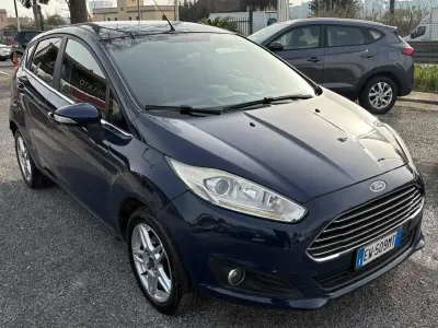 Usata Ford Fiesta Titanium 92 CV (67 kW) 2014 Blu/azzurro Utilitaria