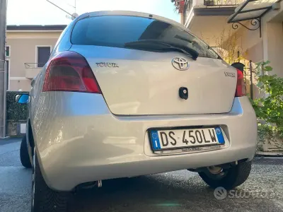 Usata Toyota Yaris 69 CV (50 kW) 2008 Grigio Utilitaria