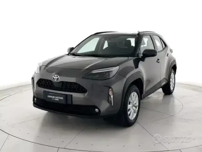 Usata Toyota Yaris Cross Active 92 CV (67 kW) 2023 Grigio SUV