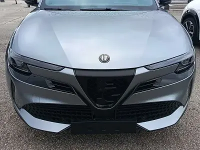 Nuova Alfa Romeo GT Junior Edizione Speciale 145 CV (106 kW) 2026 Grigio SUV