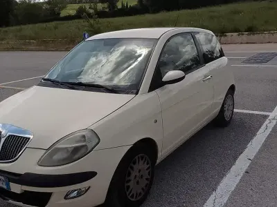 Usado Lancia Ypsilon 60 HP (44 kW) 2005 Branco Citadino