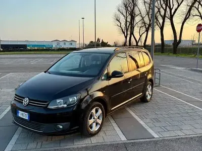 Begagnad VW Touran Comfortline 105 HK (77 kW) 2011 Minibuss