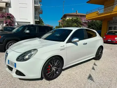 Usata Alfa Romeo Giulietta Exclusive 170 CV (125 kW) 2012 Bianco Utilitaria