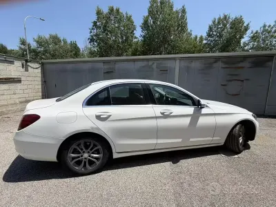 Usata Mercedes C200 102 CV (75 kW) 2017 Bianco Berlina