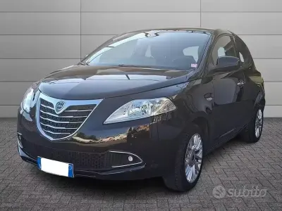 Usata Lancia Ypsilon Gold 95 CV (69 kW) 2015 Nero Utilitaria
