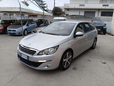 Gebraucht Peugeot 308 Active 99 PS (72 kW) 2016 Silber Kombi