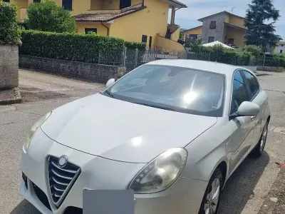 Usata Alfa Romeo Giulietta 105 CV (77 kW) 2013 Bianco Utilitaria