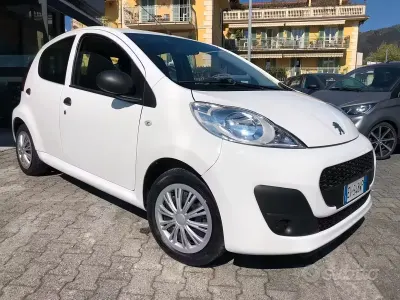 Usata Peugeot 107 68 CV (50 kW) 2014 Bianco Utilitaria