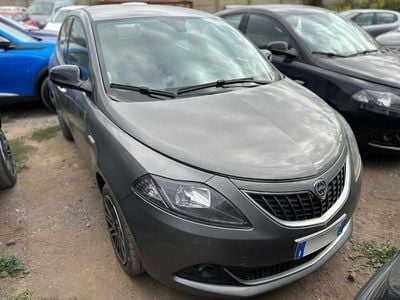 Usata Lancia Ypsilon Gold 70 CV (51 kW) 2023 Grigio Utilitaria