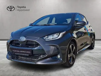 Usata Toyota Yaris Hybrid Lounge 130 CV (95 kW) 2025 Grigio Berlina