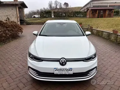Usata VW Golf VIII Life 110 CV (80 kW) 2022 Bianco Berlina