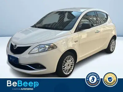 Usata Lancia Ypsilon Silver 69 CV (50 kW) 2017 Bianco pastello Utilitaria