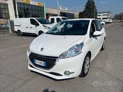 Usata Peugeot 208 Active 68 CV (50 kW) 2014 Bianco Utilitaria