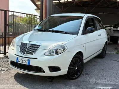 Usata Lancia Ypsilon Platinum 69 CV (50 kW) 2011 Bianco Utilitaria