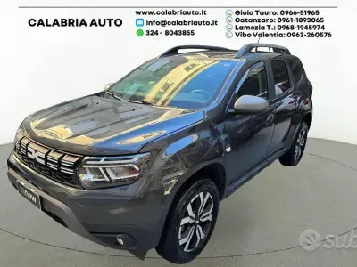 Usata Dacia Duster Journey 101 CV (74 kW) 2023 Grigio chiaro SUV