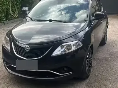 Usata Lancia Ypsilon 95 CV (69 kW) 2015 Nero Utilitaria