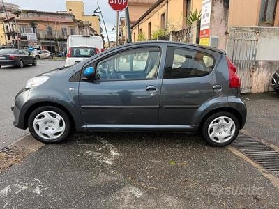 Usata Peugeot 107 54 CV (39 kW) 2007 Grigio Utilitaria