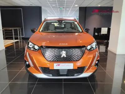 Usata Peugeot 2008 Allure 130 CV (95 kW) 2022 Arancione SUV