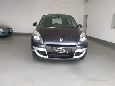 Usata Renault Scénic III Dynamique 110 CV (80 kW) 2011 Grigio Monovolume