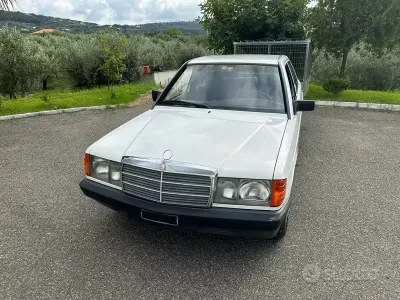 Usata Mercedes 190 122 CV (89 kW) 1984 Bianco Berlina