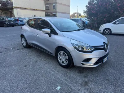 Usata Renault Clio IV Business 90 CV (66 kW) 2019 Argento Berlina