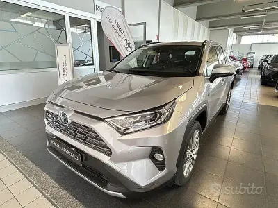 Usata Toyota RAV4 Hybrid Lounge 222 CV (163 kW) 2021 Grigio SUV