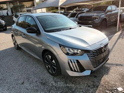 Usata Peugeot 208 Allure 101 CV (74 kW) 2024 Argento Utilitaria