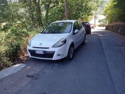 Usata Renault Clio III 75 CV (55 kW) 2011 Bianco Berlina