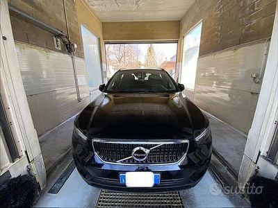 Usata Volvo XC40 Momentum 197 CV (144 kW) 2020 Nero SUV