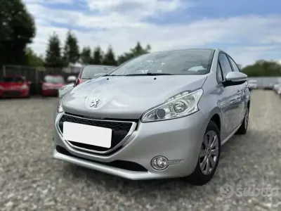 Usata Peugeot 208 Allure 82 CV (60 kW) 2014 Grigio Utilitaria