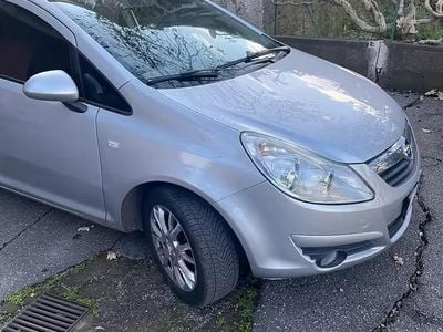 Usado Opel Corsa 75 CV (55 kW) 2010 Gris Utilitario