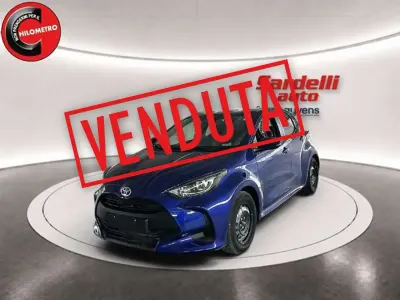 Nuova Toyota Yaris Hybrid Active 92 CV (67 kW) 2026 Blu Berlina