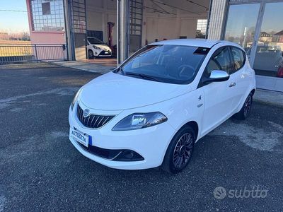 Usata Lancia Ypsilon Gold 69 CV (50 kW) 2022 Bianco Utilitaria