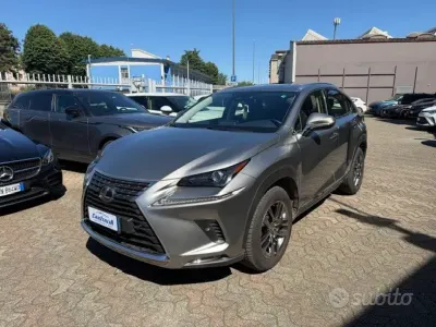 Usata Lexus NX300h 155 CV (114 kW) 2020 Grigio scuro SUV