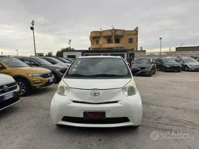 Usata Toyota iQ Sol 68 CV (50 kW) 2009 Bianco Utilitaria