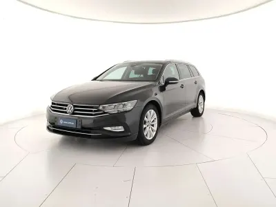 Usata VW Passat Business 150 CV (110 kW) 2023 Manganese grey metallizzato Station wagon
