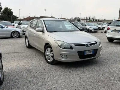 Begagnad Hyundai i30 Active 108 HK (79 kW) 2010 Grå Sedan