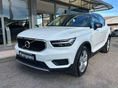 Usata Volvo XC40 Momentum 150 CV (110 kW) 2018 Bianco pastello SUV