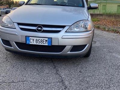 Usata Opel Corsa Enjoy 69 CV (50 kW) 2005 Grigio Berlina
