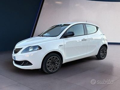 Usata Lancia Ypsilon Gold 69 CV (50 kW) 2022 Bianco Utilitaria