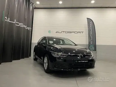 Usata VW Golf VIII Life 131 CV (96 kW) 2023 Nero Berlina