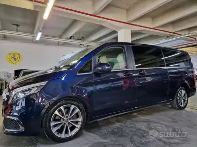 Usata Mercedes V220 Premium 163 CV (119 kW) 2020 Blu Monovolume