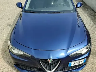 Usata Alfa Romeo Giulia Super 150 CV (110 kW) 2017 Blu/azzurro Berlina