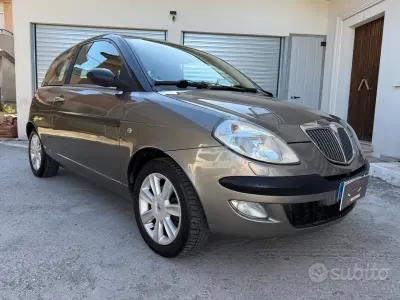 Usata Lancia Ypsilon 69 CV (50 kW) 2005 Grigio Utilitaria