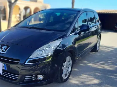 Usata Peugeot 5008 Allure 150 CV (110 kW) 2013 Blu/azzurro Monovolume