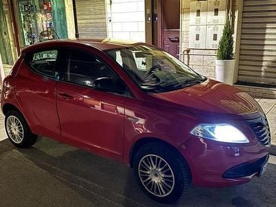 Usata Lancia Ypsilon 80 CV (58 kW) 2014 Rosso Utilitaria