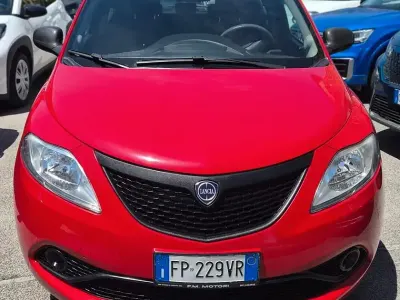 Usata Lancia Ypsilon 69 CV (50 kW) 2018 Rosso Utilitaria