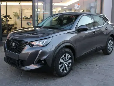 Usata Peugeot 2008 Active 102 CV (75 kW) 2020 Grigio SUV